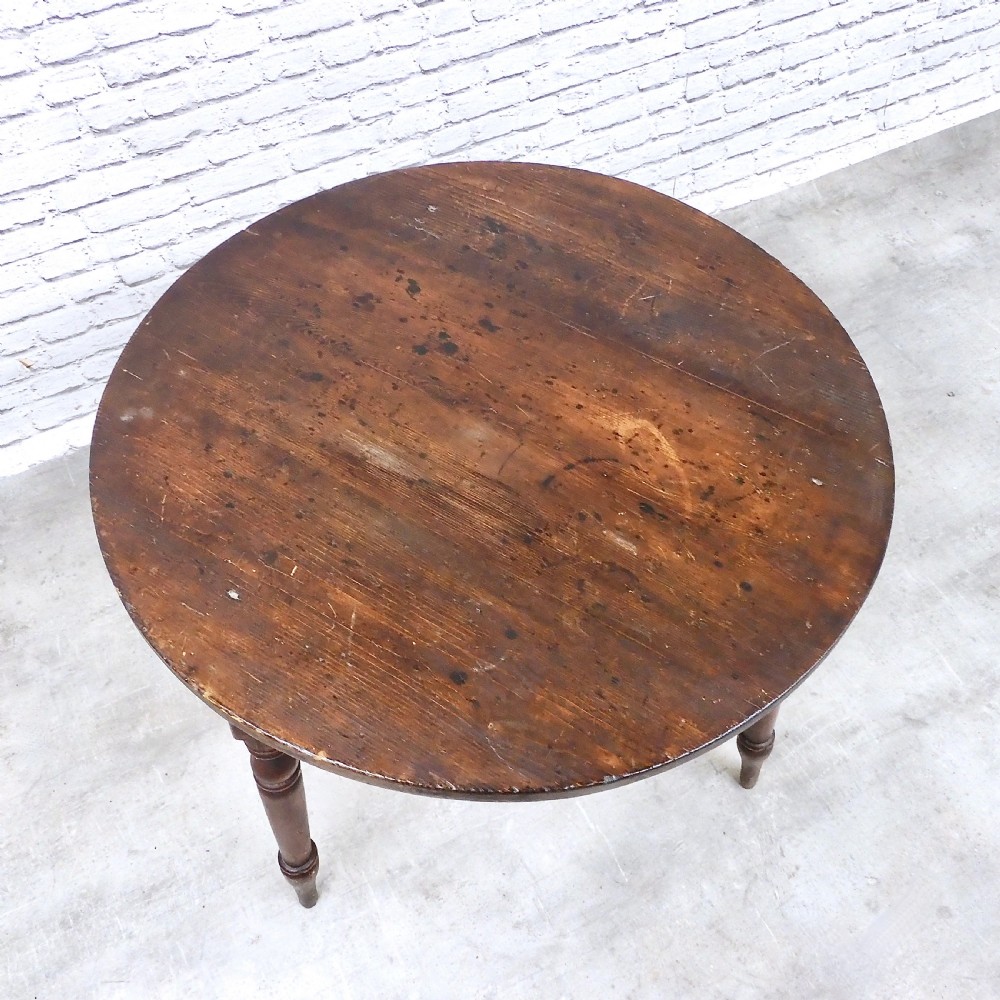 Pine Cricket Table View III