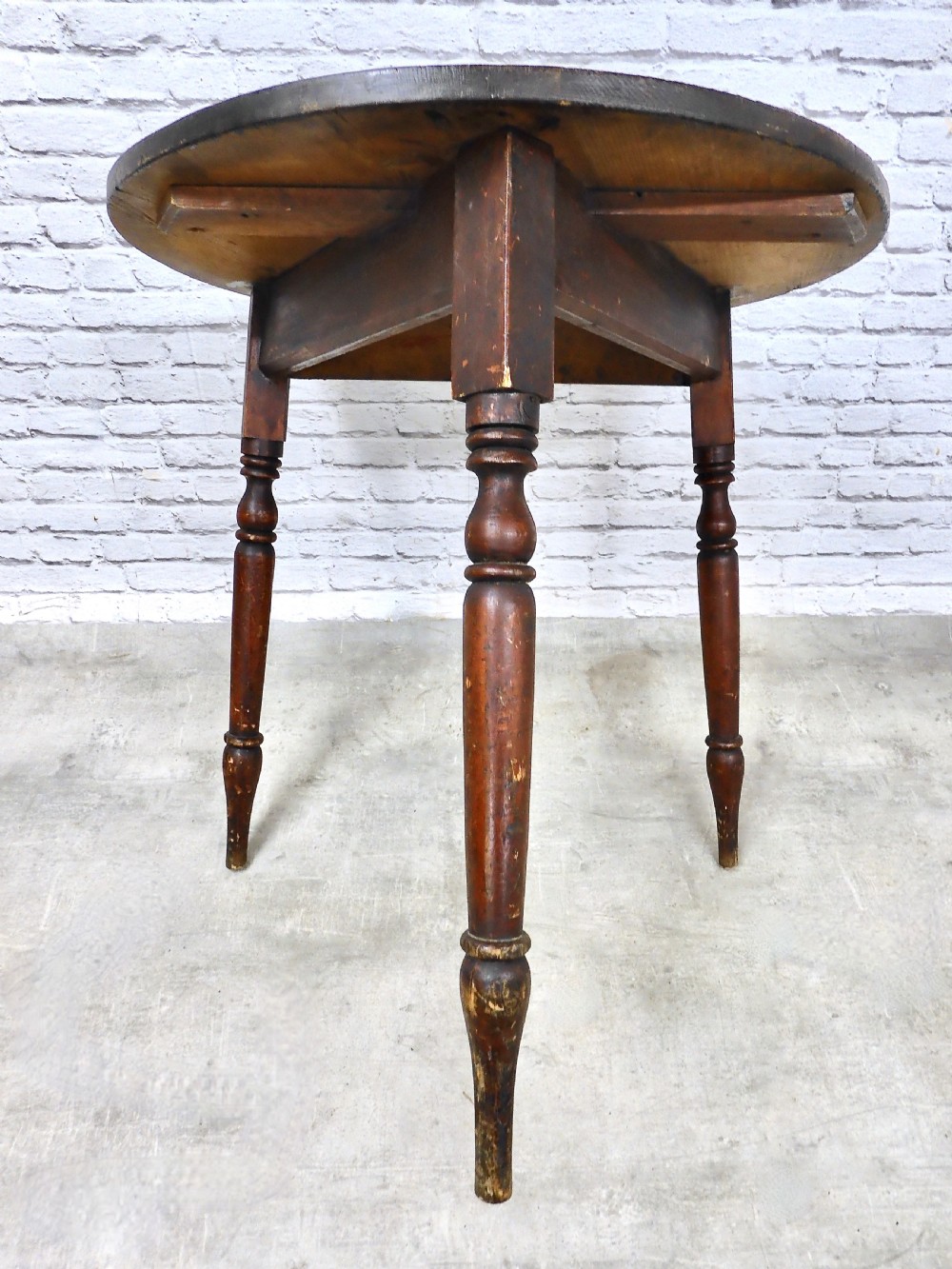 Pine Cricket Table View V