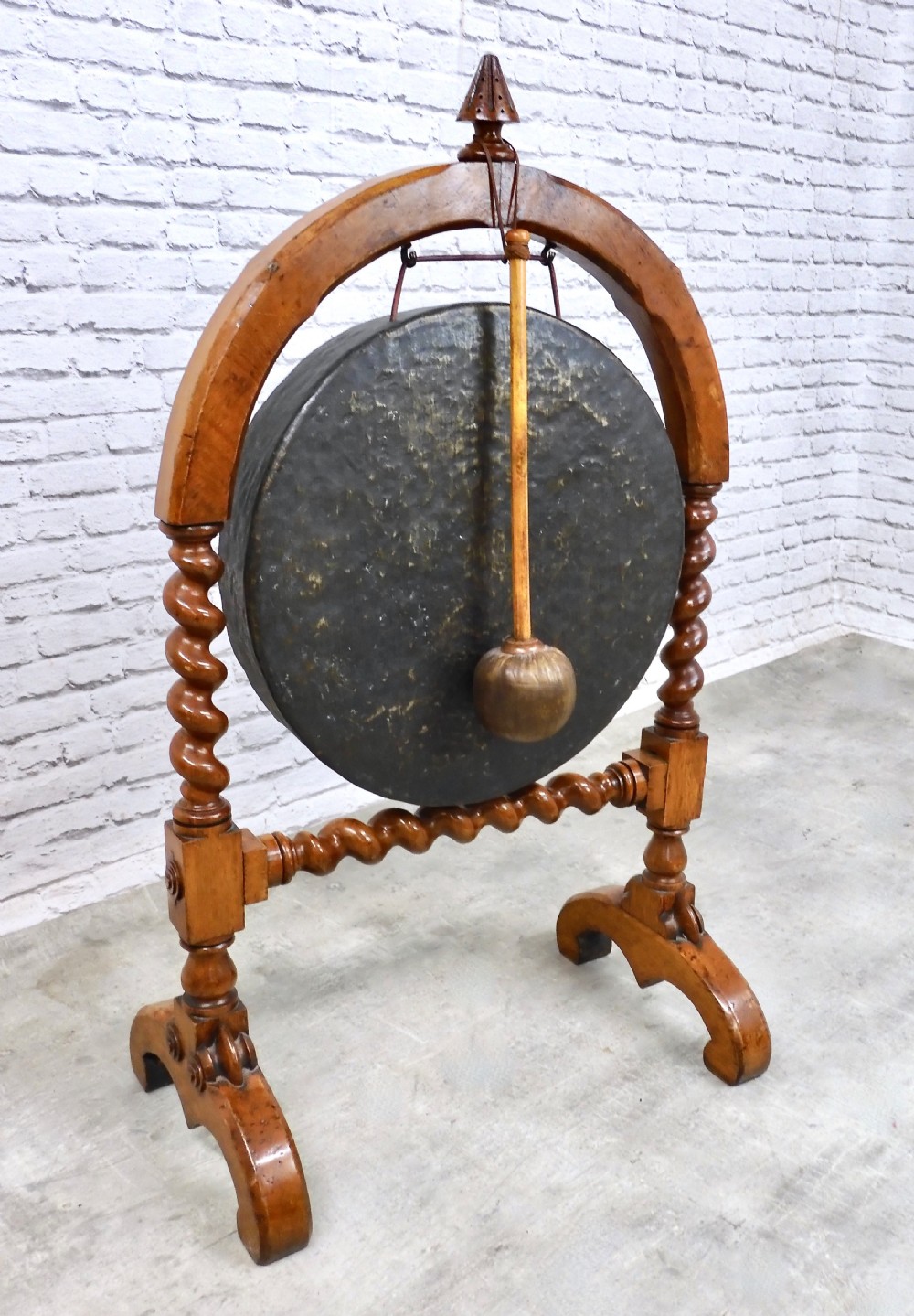 Country House Gong