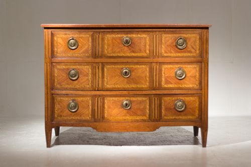 18TH CENTURY ITALIAN WALNUT KINGWOOD CHEST OF DRAWERS - ADDITIONAL PHOTO 1