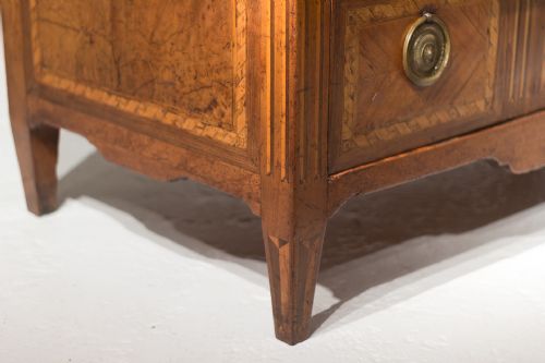 18TH CENTURY ITALIAN WALNUT KINGWOOD CHEST OF DRAWERS - ADDITIONAL PHOTO 3
