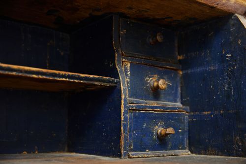 18TH CENTURY PAINTED CABINET - ADDITIONAL PHOTO 4