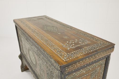 GRAND SCALE 19TH CENTURY SYRIAN WEDDING CHEST - ADDITIONAL PHOTO 1