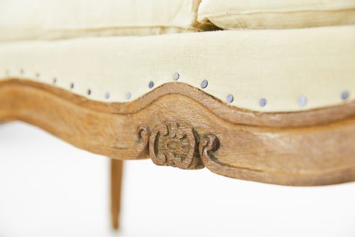 1930'S FRENCH CARVED OAK SOFA - ADDITIONAL PHOTO 4