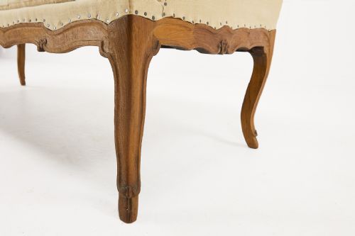 1930'S FRENCH CARVED OAK SOFA - ADDITIONAL PHOTO 5