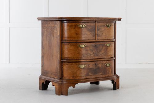 18th century dutch walnut chest of drawers - CATEGORY: ANTIQUE CHEST OF DRAWERS - DATED 18TH CENTURY