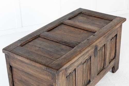EARLY 18TH CENTURY LINEN TRUNK - ADDITIONAL PHOTO 1
