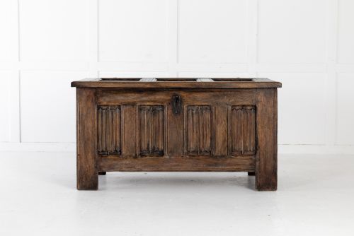 EARLY 18TH CENTURY LINEN TRUNK - ADDITIONAL PHOTO 3