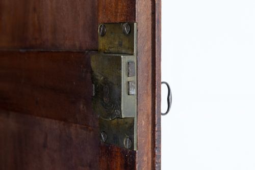 GEORGE III MAHOGANY ESTATE CUPBOARD - ADDITIONAL PHOTO 3