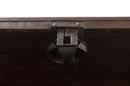 LARGE 18TH CENTURY DUTCH OAK COFFER - ADDITIONAL PHOTO 3