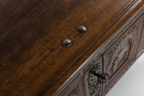 LARGE 18TH CENTURY DUTCH OAK COFFER - ADDITIONAL PHOTO 9