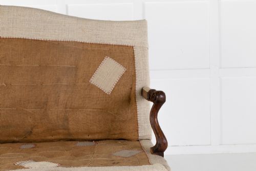18TH CENTURY ITALIAN WALNUT SOFA - ADDITIONAL PHOTO 2