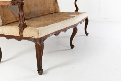 18TH CENTURY ITALIAN WALNUT SOFA - ADDITIONAL PHOTO 4
