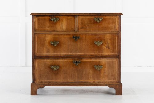 18th century george i walnut chest of drawers - CATEGORY: ANTIQUE CHEST OF DRAWERS - DATED GEORGIAN
