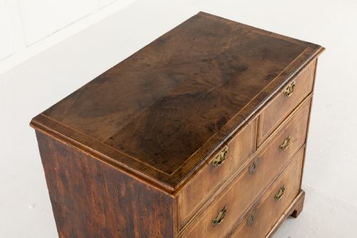 18TH CENTURY GEORGE I WALNUT CHEST OF DRAWERS - ADDITIONAL PHOTO 2