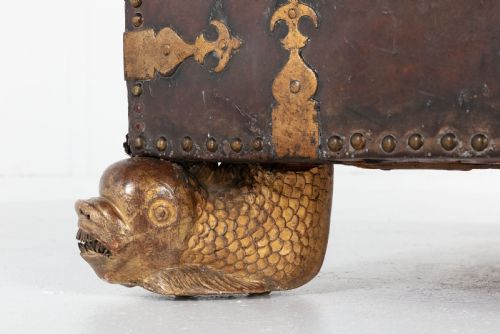 18TH CENTURY LEATHER BOUND SPANISH TRUNK - ADDITIONAL PHOTO 5