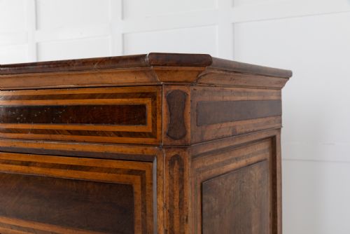 PAIR OF 18TH CENTURY ITALIAN WALNUT COMMODES - ADDITIONAL PHOTO 1
