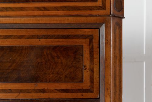 PAIR OF 18TH CENTURY ITALIAN WALNUT COMMODES - ADDITIONAL PHOTO 5