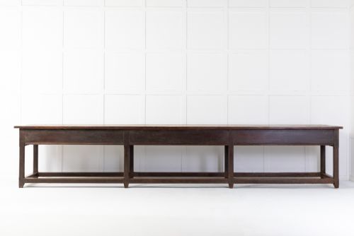 LARGE 18TH CENTURY FRENCH TABLE - ADDITIONAL PHOTO 2