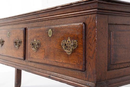 EARLY 18TH CENTURY OAK DRESSER BASE - ADDITIONAL PHOTO 2