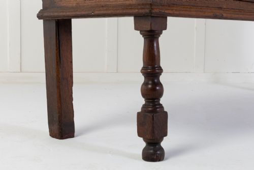 EARLY 18TH CENTURY OAK DRESSER BASE - ADDITIONAL PHOTO 5