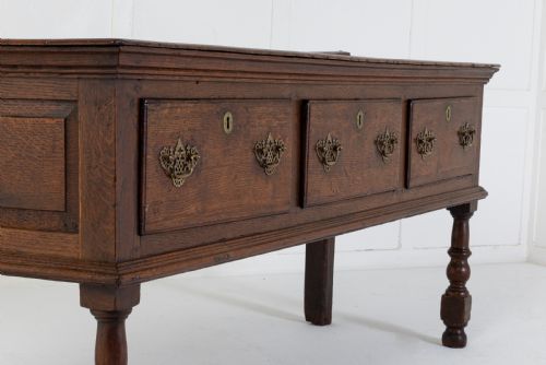 EARLY 18TH CENTURY OAK DRESSER BASE - ADDITIONAL PHOTO 6