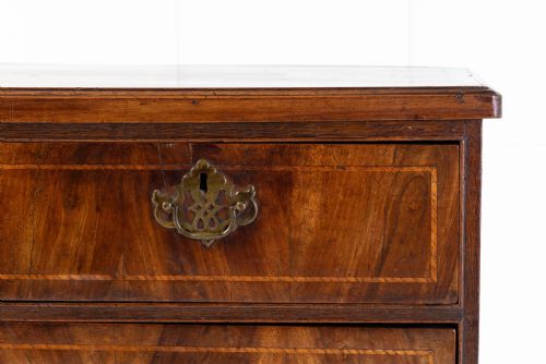 18TH CENTURY QUEEN ANNE WALNUT CHEST OF DRAWERS - ADDITIONAL PHOTO 2