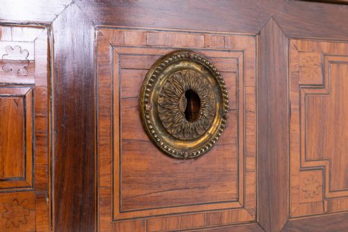 18TH CENTURY FRENCH KINGWOOD AND TULIP COMMODE - ADDITIONAL PHOTO 6