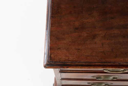 18TH CENTURY ENGLISH MAHOGANY CHEST OF DRAWERS - ADDITIONAL PHOTO 5