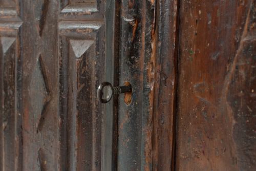 19TH CENTURY ITALIAN PAINTED PINE CABINET - ADDITIONAL PHOTO 3