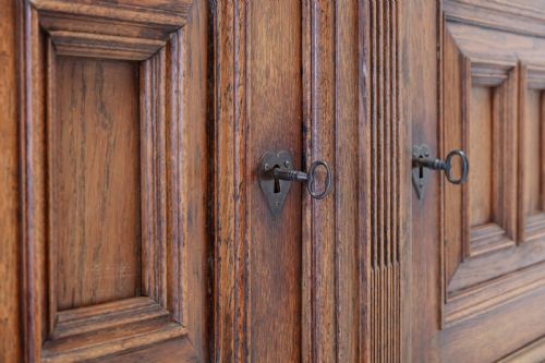 18TH CENTURY DUTCH OAK CABINET - ADDITIONAL PHOTO 4