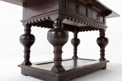 17TH CENTURY FLEMISH OAK SIDE TABLE - ADDITIONAL PHOTO 3