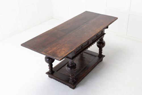 17TH CENTURY FLEMISH OAK SIDE TABLE - ADDITIONAL PHOTO 2