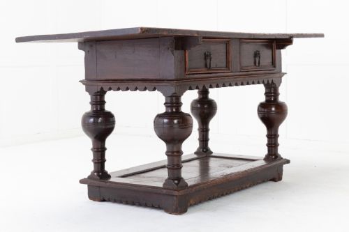 17th century flemish oak side table - CATEGORY: ANTIQUE TABLES - DATED 17TH CENTURY