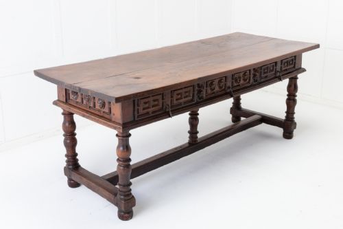 LARGE 17TH CENTURY SPANISH WALNUT TABLE - ADDITIONAL PHOTO 2