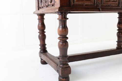 LARGE 17TH CENTURY SPANISH WALNUT TABLE - ADDITIONAL PHOTO 4