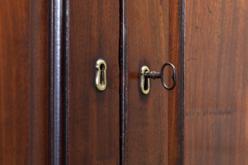 18TH CENTURY GEORGIAN MAHOGANY LINEN PRESS - ADDITIONAL PHOTO 4