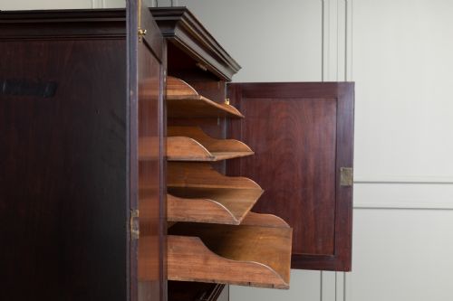 18TH CENTURY GEORGIAN MAHOGANY LINEN PRESS - ADDITIONAL PHOTO 5