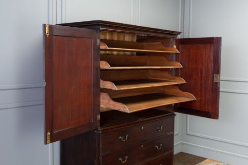 18TH CENTURY GEORGIAN MAHOGANY LINEN PRESS - ADDITIONAL PHOTO 6