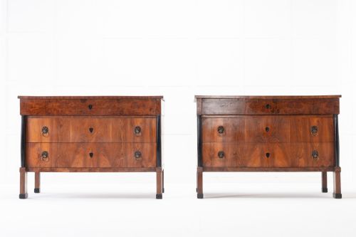 PAIR OF EARLY 19TH CENTURY ITALIAN WALNUT CHEST OF DRAWERS - ADDITIONAL PHOTO 1