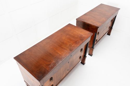 PAIR OF EARLY 19TH CENTURY ITALIAN WALNUT CHEST OF DRAWERS - ADDITIONAL PHOTO 7