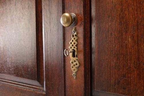 18TH CENTURY ENGLISH GEORGE III HOUSEKEEPERS CUPBOARD - ADDITIONAL PHOTO 2