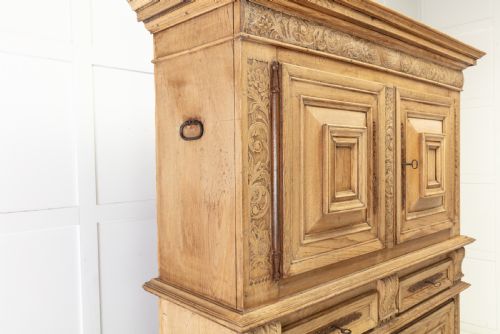 17TH CENTURY FLEMISH BLEACHED OAK CABINET - ADDITIONAL PHOTO 1