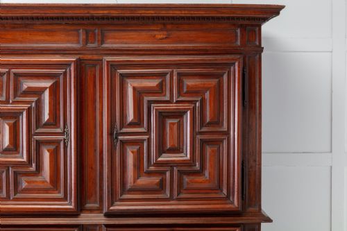 18TH CENTURY DUTCH WALNUT CABINET - ADDITIONAL PHOTO 2