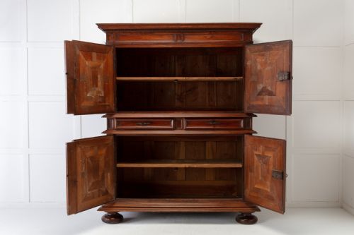 18TH CENTURY DUTCH WALNUT CABINET - ADDITIONAL PHOTO 6