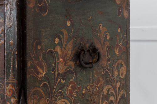 18TH CENTURY PAINTED TRUNK ON STAND - ADDITIONAL PHOTO 6