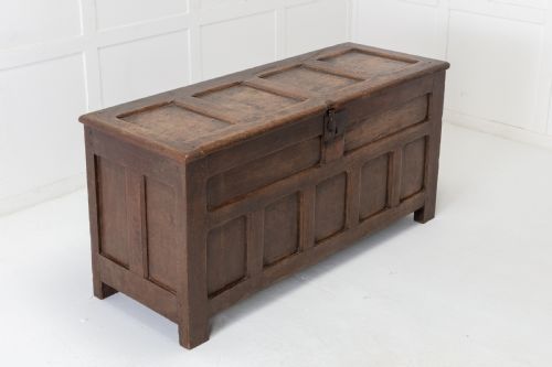 17TH CENTURY OAK COFFER - ADDITIONAL PHOTO 3