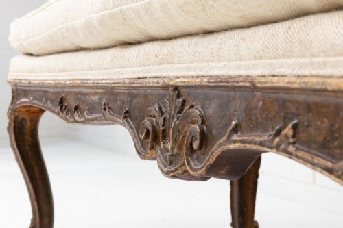 18TH CENTURY ITALIAN CARVED AND GILDED SOFA - ADDITIONAL PHOTO 4