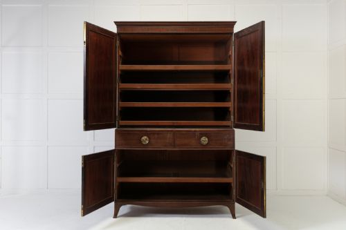 GEORGE III MAHOGANY LINEN PRESS CUPBOARD ATTRIBUTED TO GILLOWS - ADDITIONAL PHOTO 6