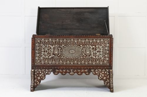 19TH CENTURY SYRIAN WEDDING CHEST - ADDITIONAL PHOTO 2